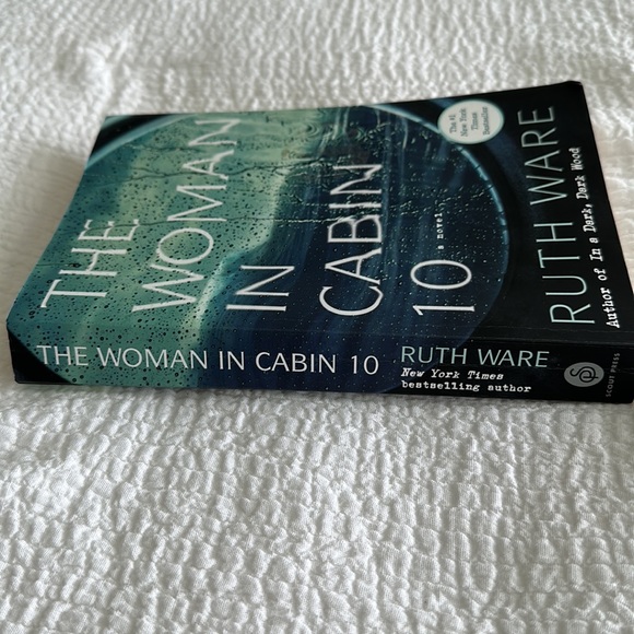 Ruth Ware book- The women in CABIN 10, also author of in the dark, dark wood. - Picture 3 of 8
